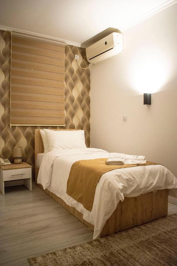 Hotel Old Alisa Skopje Bagian luar foto